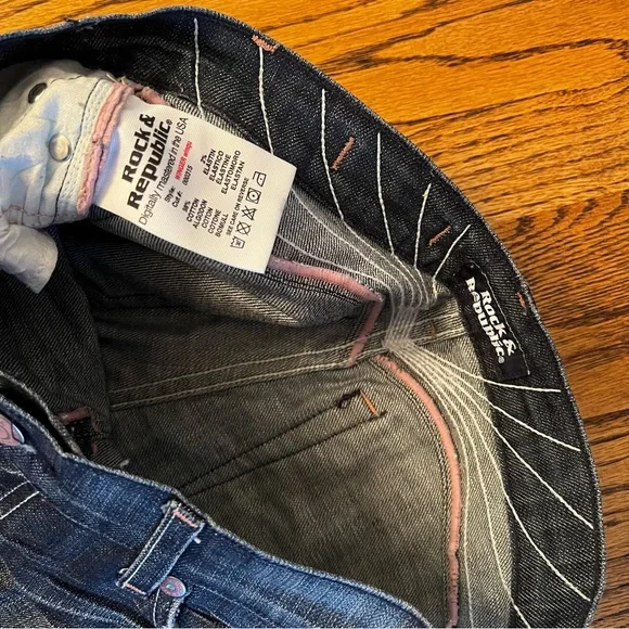ROCK & REPUBLIC • Low Rise Dark Blue Flare Jeans - Picture 5 of 8